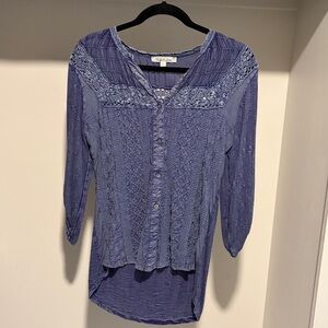 Solitaire Vintage style button down shirt. 
Light acid wash with lace
Size small